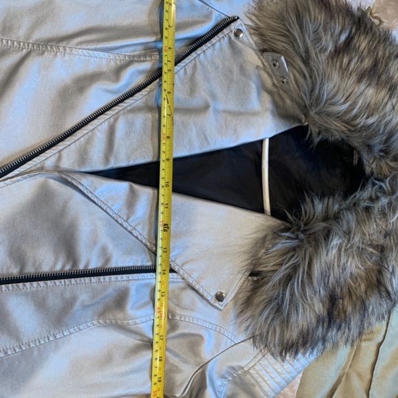 Silver jacket with fur collar - Picture 7 of 7